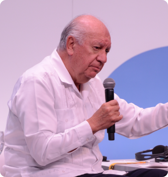 Lagos: Ricardo Lagos speaks at a multilingual event in Cartagena, Colombia, where there is simultaneous interpretation into English